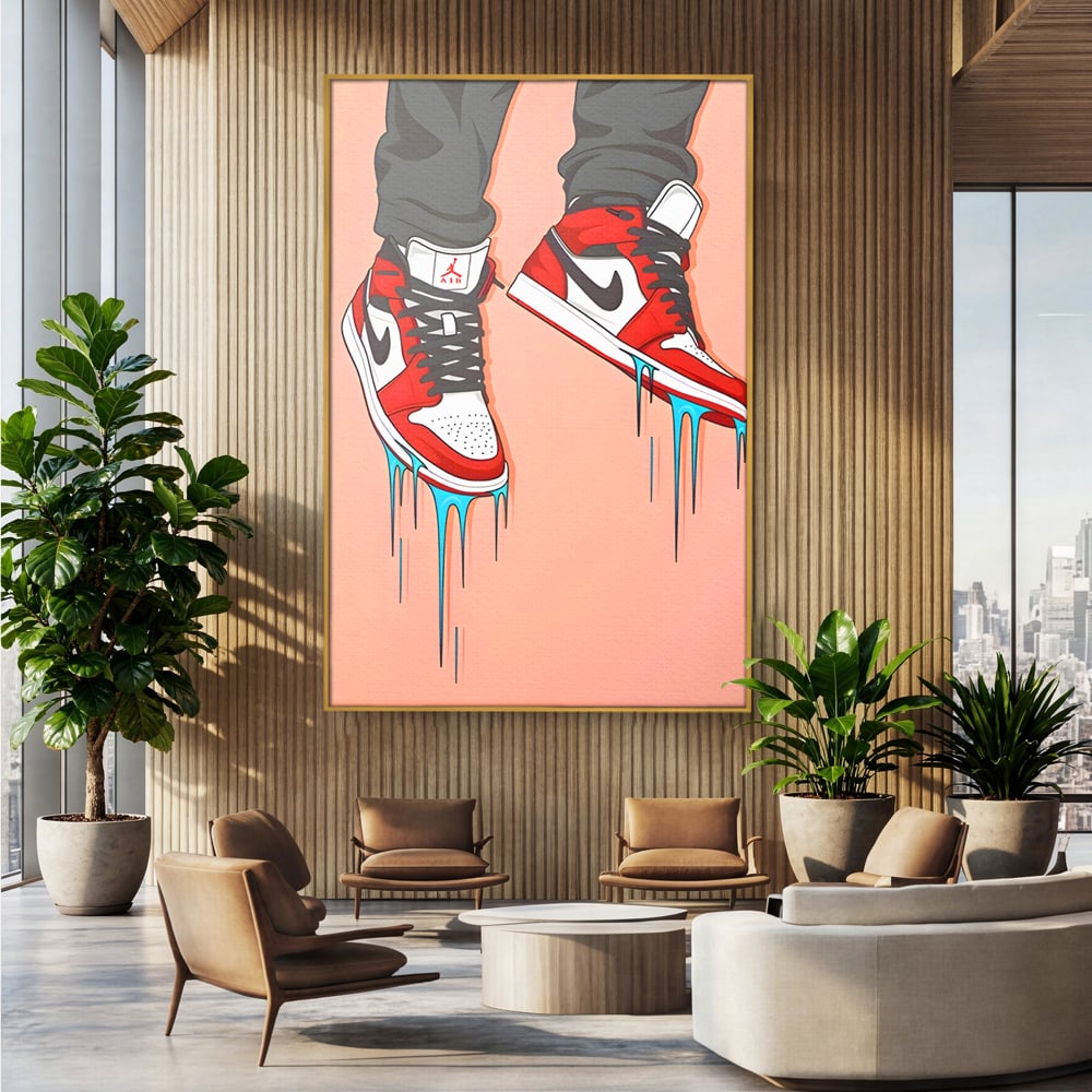 Tablou canvas cu ilustratie digitala cu adidasi rosii, in rama de aluminiu auriu, pe perete intr-un birou